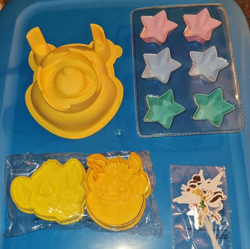 Disney Cakes & Sweets Set w/Molds